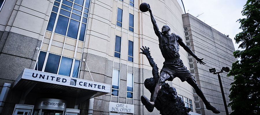 United Center與Michael Jordan像